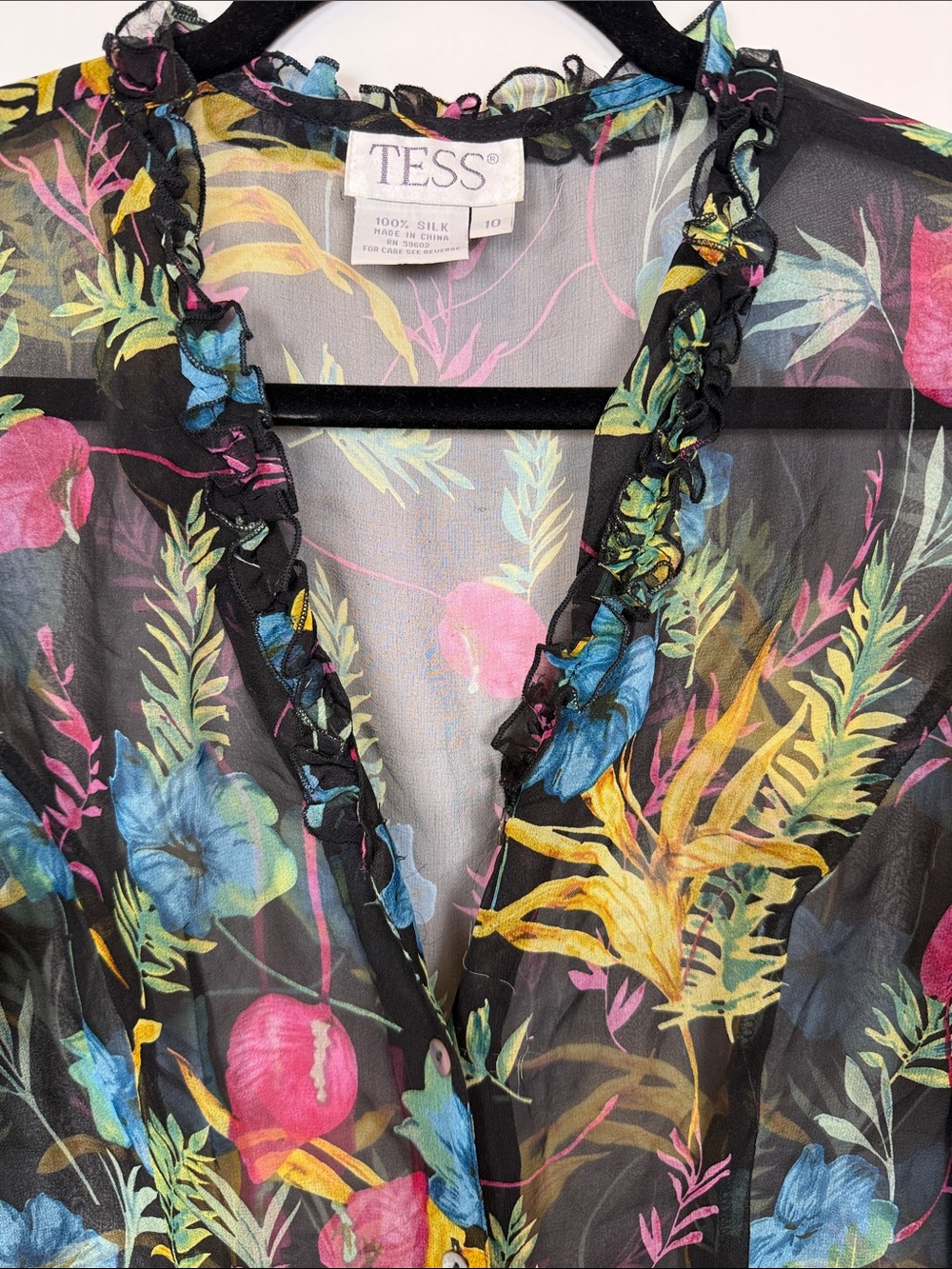 ✨Beautiful Vintage TESS 100% Silk Sheer Tropical Floral Ruffle Button Blouse 10
